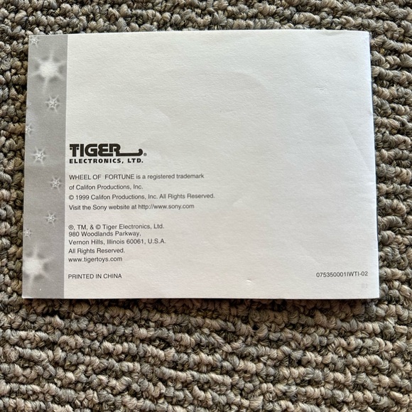 Tiger Wheel of Fortune Deluxe Electronic Handheld LCD Screen Video Game 1999 - Picture 5 of 8